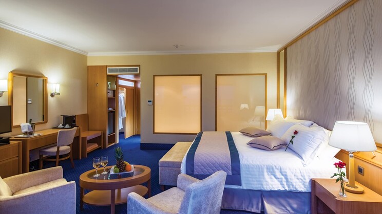 Constantinou Bros Athena Royal Beach Hotel